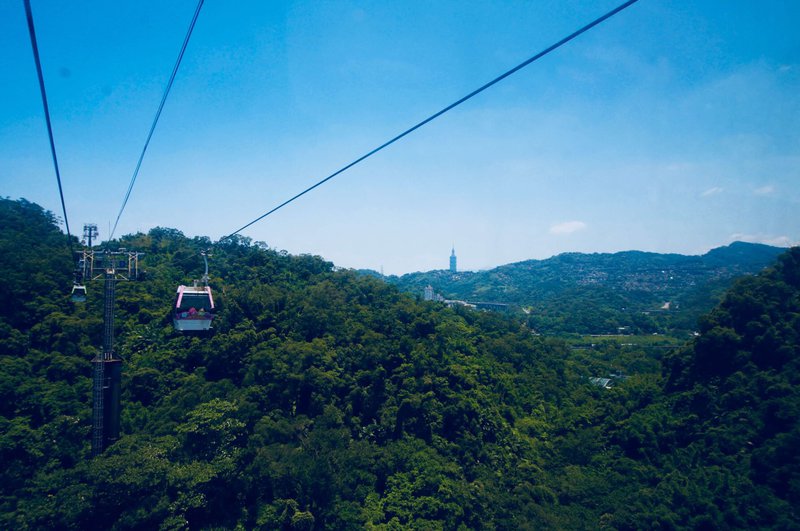 Gondola Ride with the view of nature and Taipei 101 at a distance